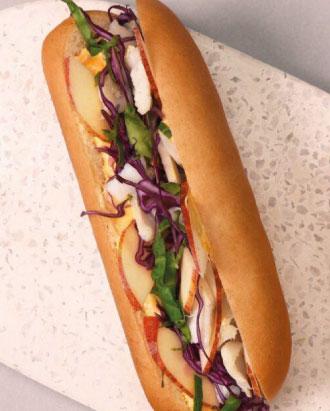 Recette réalisée avec un hot dog La Boulangère, intitulée "Le Délice Marin : Hot dog de Lieu Noir"